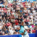 Rafa ejecuta un servicio en la final ante Borges