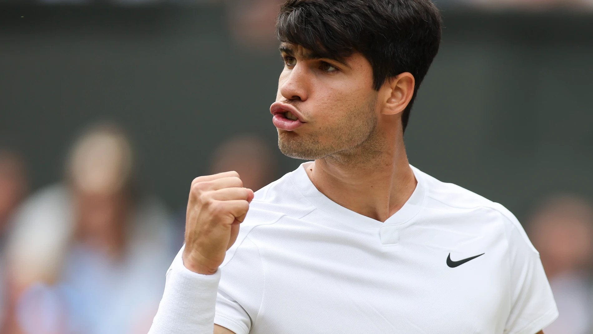 LONDON, July 14, 2024 -- Carlos Alcaraz celebrates scoring during the men's singles final between Carlos Alcaraz of Spain and Novak Djokovic of Serbia at Wimbledon tennis Championship in London, Britain, July 14, 2024.,Image: 889657115, License: Rights-managed, Restrictions: , Model Release: no, Credit line: Han Yan / Xinhua News / ContactoPhotoEditorial licence valid only for Spain and 3 MONTHS from the date of the image, then delete it from your archive. For non-editorial and non-licensed...