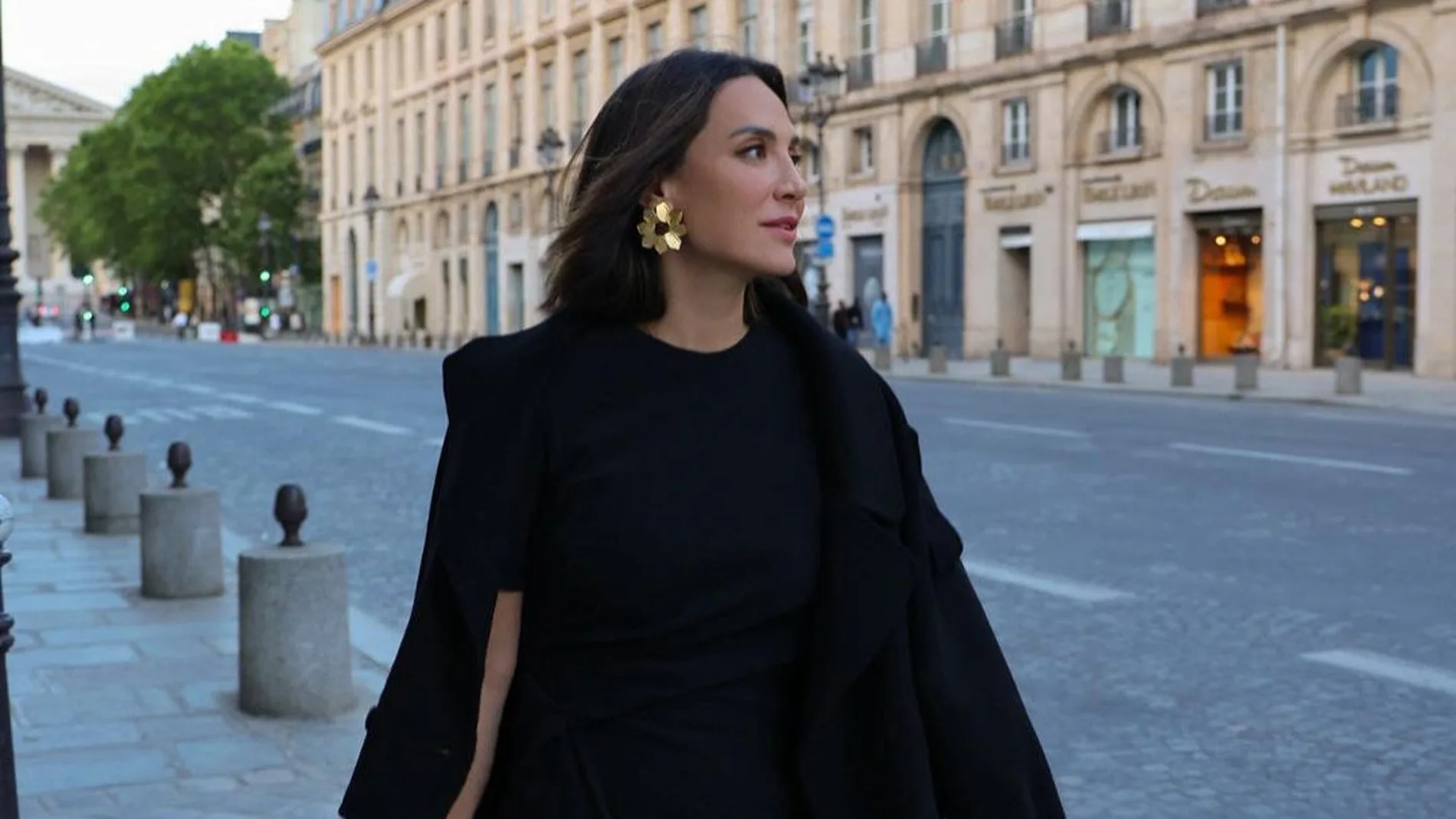 Tamara Falcó y su look para celebrar el amor en París.