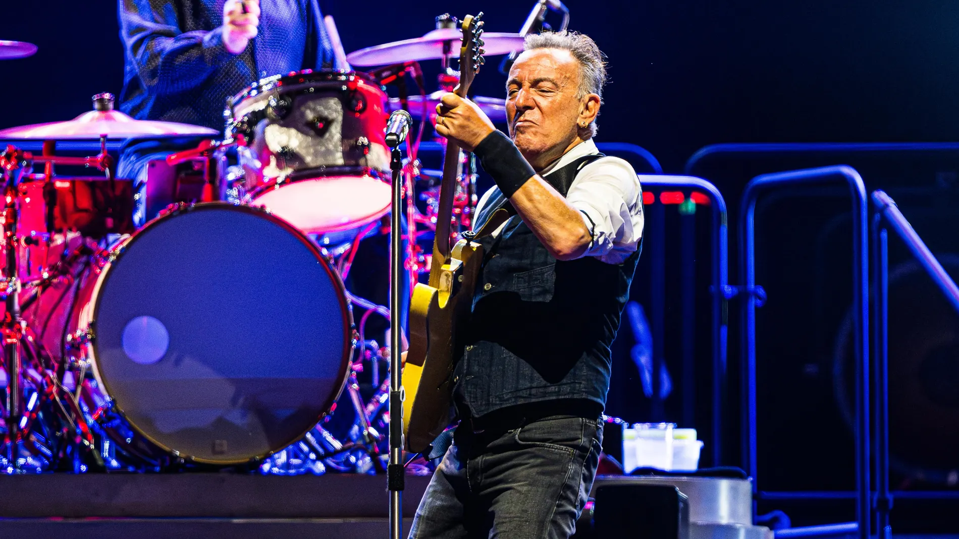 Stockholm (Sweden), 15/07/2024.- US musician Bruce Springsteen and the E Street Band perform during a concert at Strawberry Arena (formerly Friends Arena) in Stockholm, Sweden, 15 July 2024. (Suecia, Estocolmo) EFE/EPA/Magnus Lejhall SWEDEN OUT