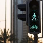 Los semáforos del futuro podrían tener una cuarta luz blanca