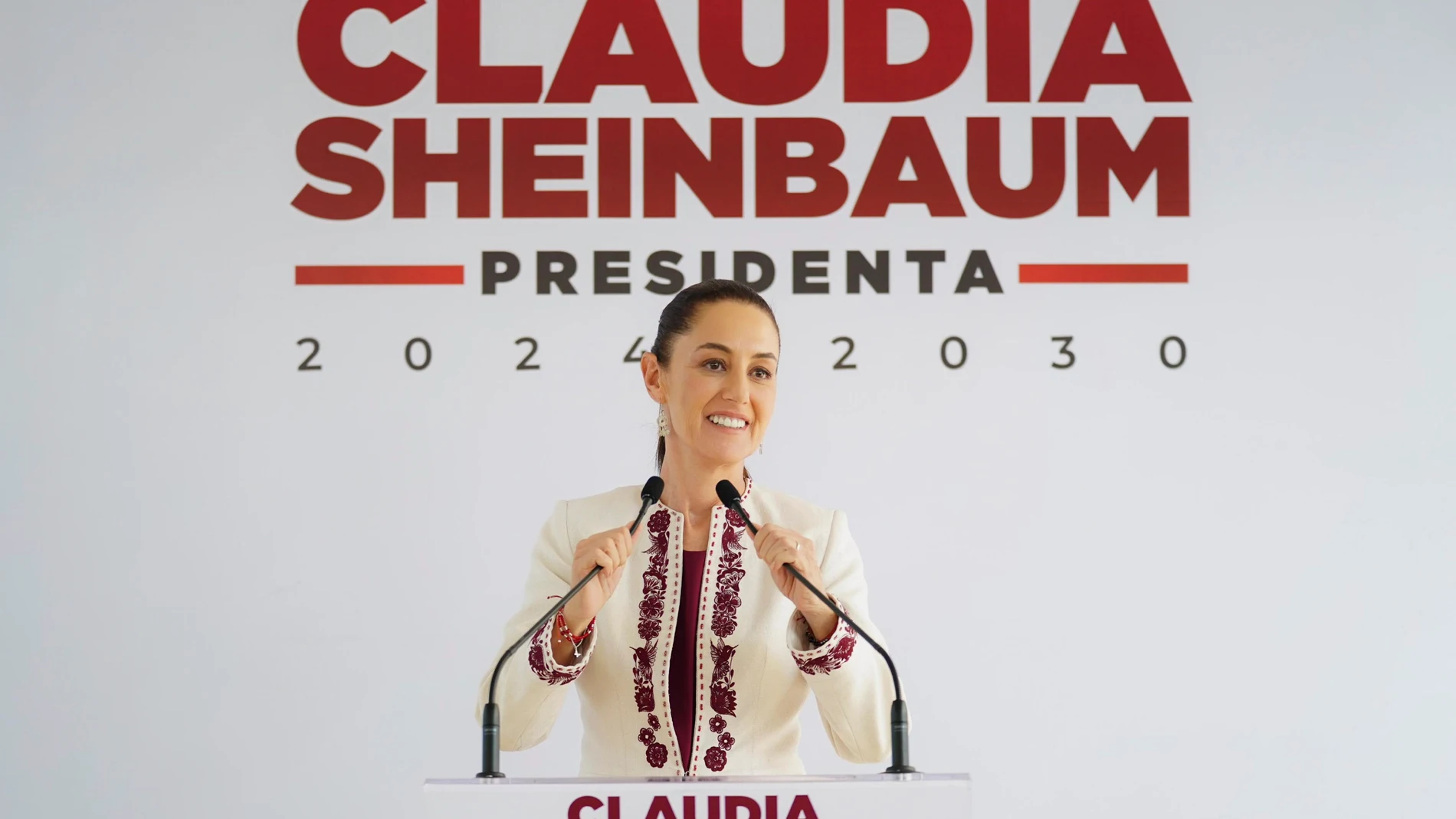 MEX3501. CIUDAD DE MÉXICO (MÉXICO), 15/07/2024.- Fotografía cedida por la Casa de Campaña de la presidenta electa de México, Claudia Sheinbaum, durante una conferencia de prensa este lunes, en la Ciudad de México (México). Sheinbaum se pronunció sobre una posible reapertura del 'caso Colosio', el magnicidio del candidato presidencial Luis Donaldo Colosio, que definió como "asunto de Estado" y dejó en manos de la Fiscalía General de la República (FGR). EFE/ Casa de Campaña de Claudia Sheinbaum...