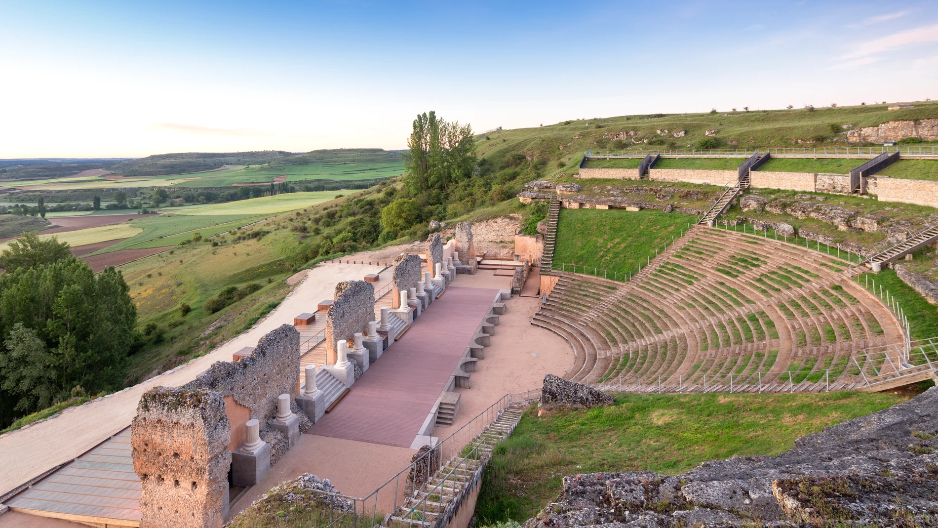 Clunia Suplicia se prepara para acoger la XVII edición de su Festival de Verano del Teatro Romano