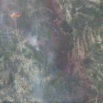 Imagen de los trabajos que están realizando los medios aéreos en Morella para extinguir el incendio