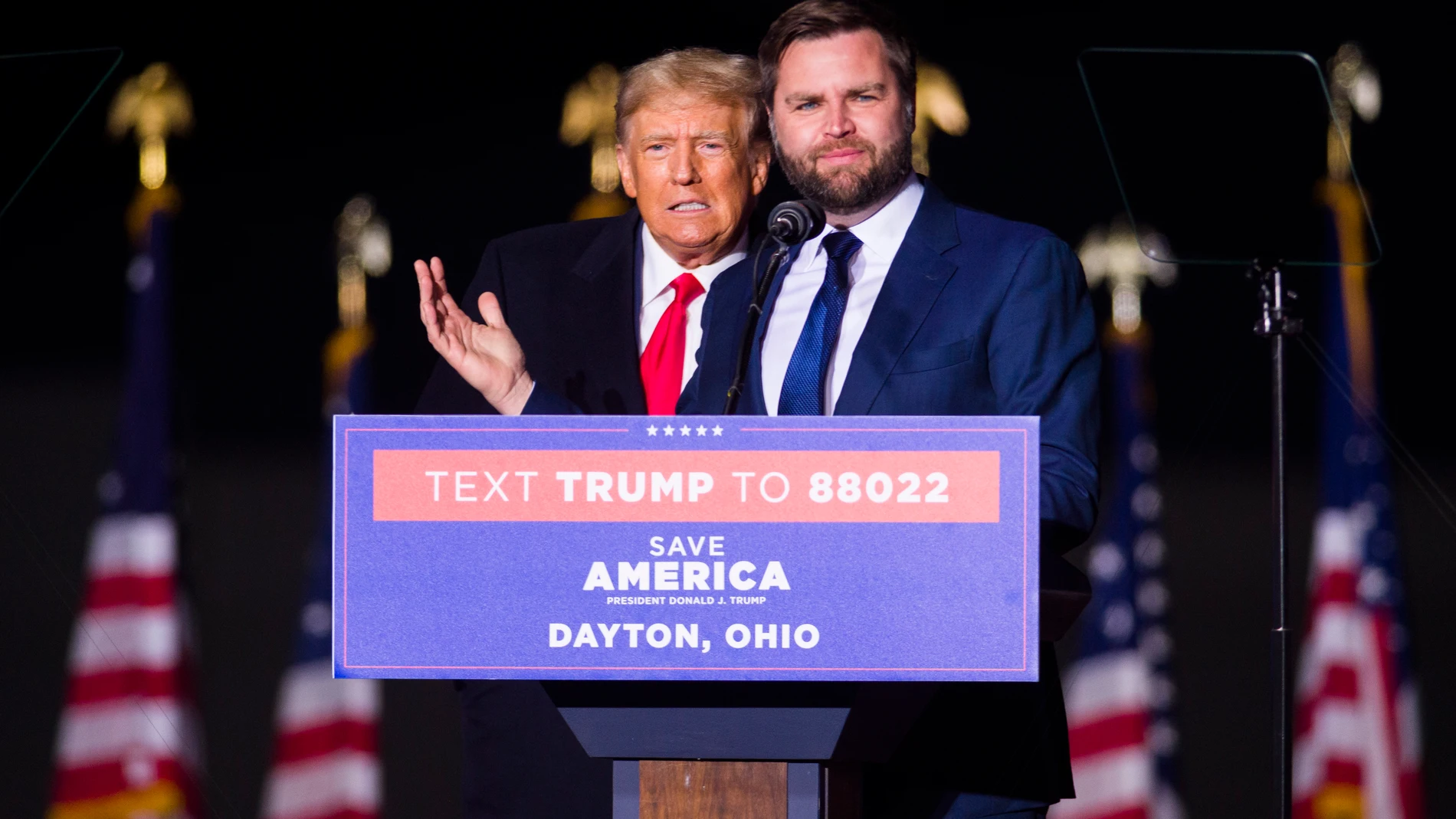 November 7, 2022, Vandalia, Ohio, USA: Former President DONALD TRUMP campaigns with J.D. VANCE, the Republican candidate for Ohio's Senate race, at a rally in Vandalia, Ohio, Monday, Nov. 7, 2022, one day before the 2022 midterm elections. (Foto de ARCHIVO) 07/11/2022