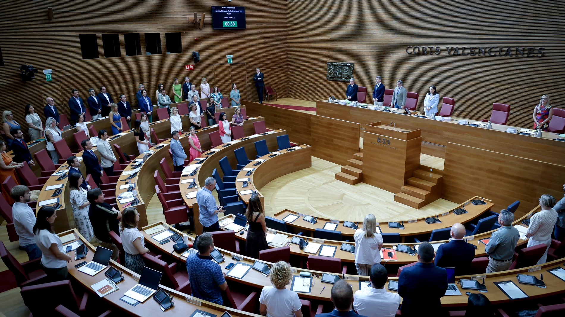 Vista del hemiciclo del Parlamento valenciano que ha guardado hoy un minuto de silencio por el último crimen machistaa