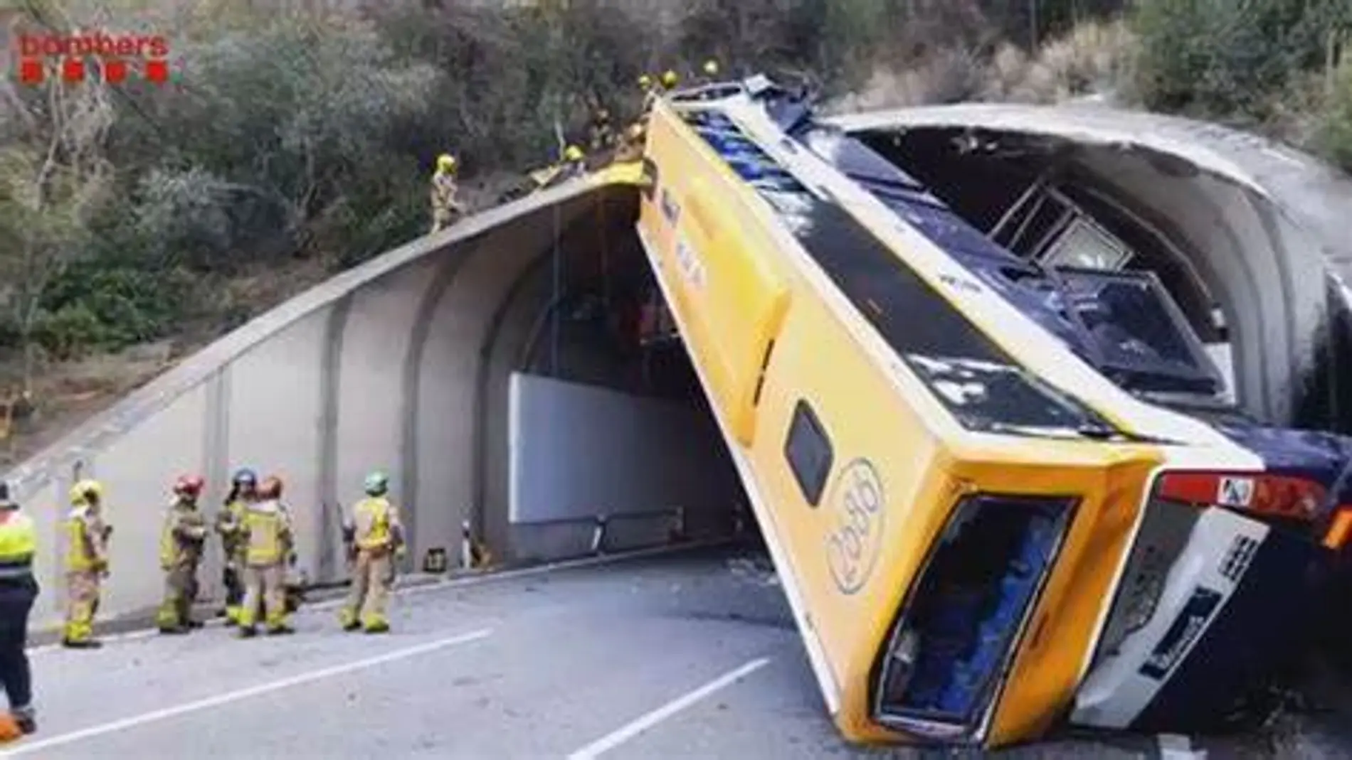 El conductor del accidente de autobús en Pineda (Barcelona) con 35 heridos podría haberse dormido