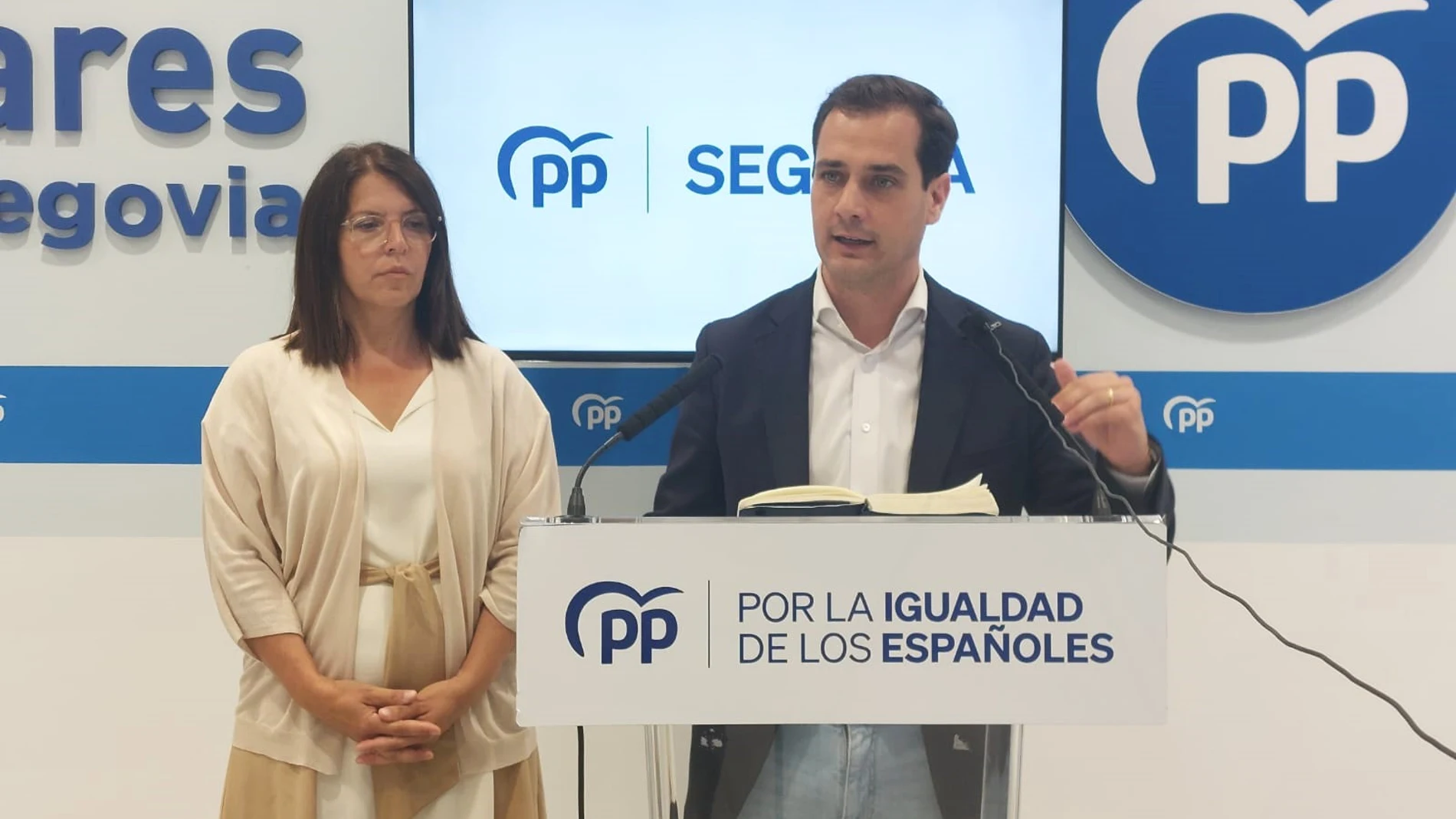 Pablo Pérez y María Cuesta durante la rueda de prensa