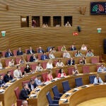 Vista general del pleno de Les Corts en sesión del lunes día 15, antes de las vacaciones parlamentarias