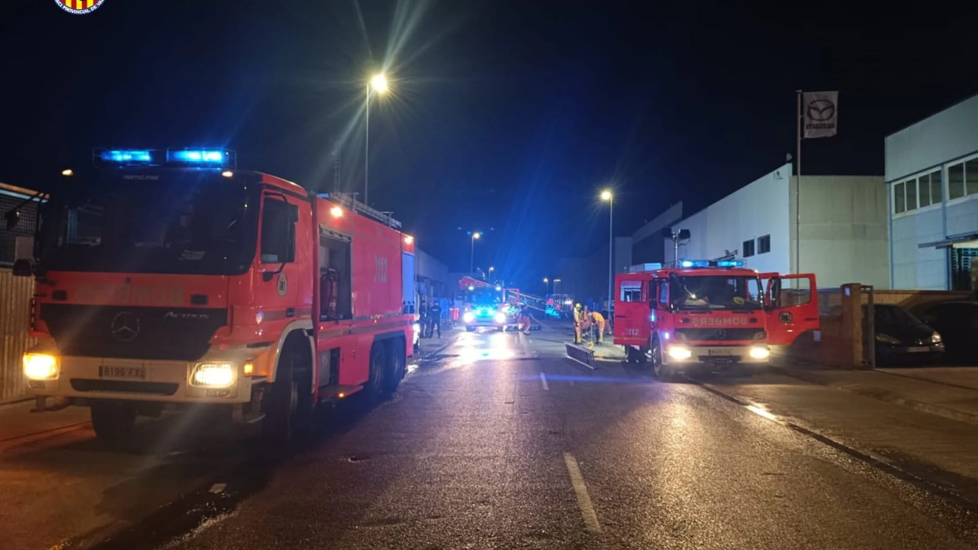 Incendio en una empresa de Alzira BOMBEROS 16/07/2024