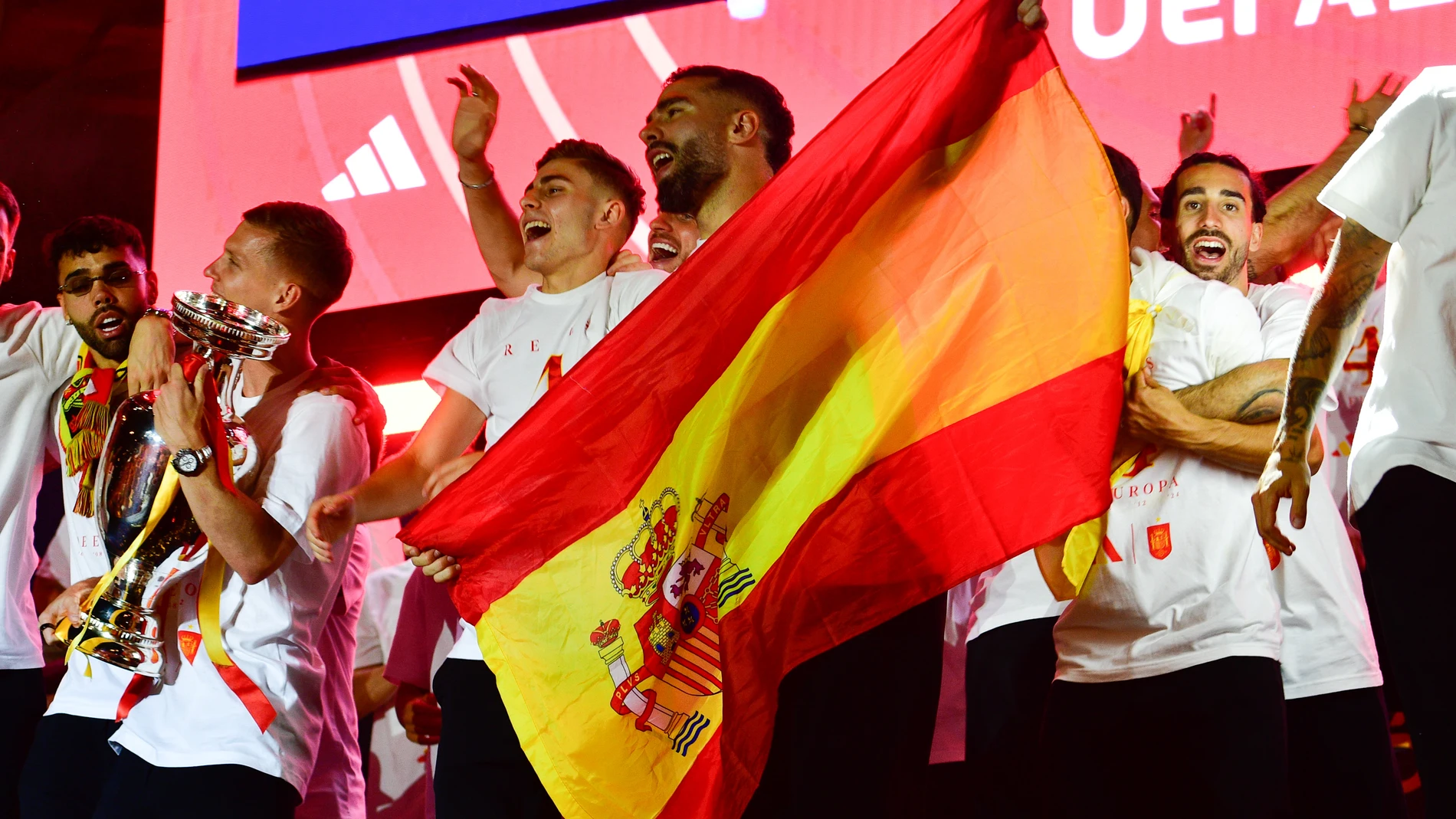David Raya, Fermín López, Dani Carvajarl y Marc Cucurella durante la celebración de la victoria en la Eurocopa de la selección española de fútbol, a 15 de julio de 2024, en Madrid (España) DEPORTE;FIESTA;FÚTBOL;GENTE Óscar Ortiz / Europa Press 16/07/2024