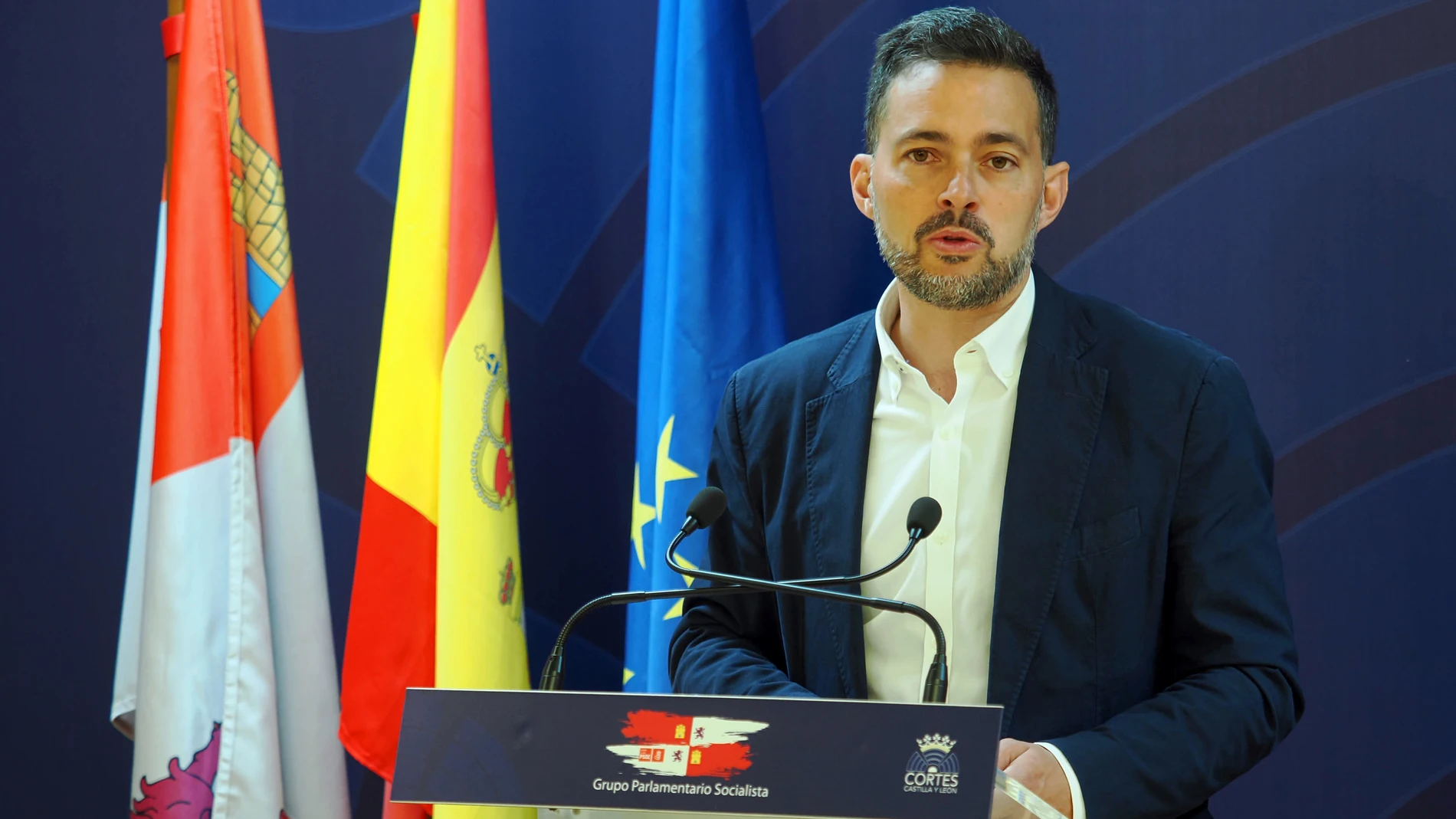 El procurador socialista Diego Moreno durante la rueda de prensa