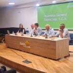 Los directivos de la cooperativa en el momento de la asamblea