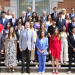 La princesa Leonor y la infanta Sofía se unen por sorpresa a los Reyes en la audiencia a los Colegios del Mundo Unido (UWC)