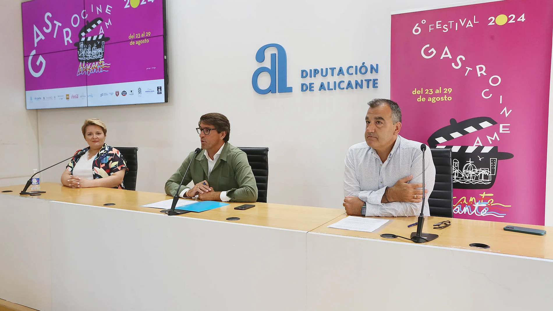 Cristina Figueira, Juan de Dios Navarro y Vicene Seva en la presentación hoy de Gastro Cinema en la Diputación de Alicante