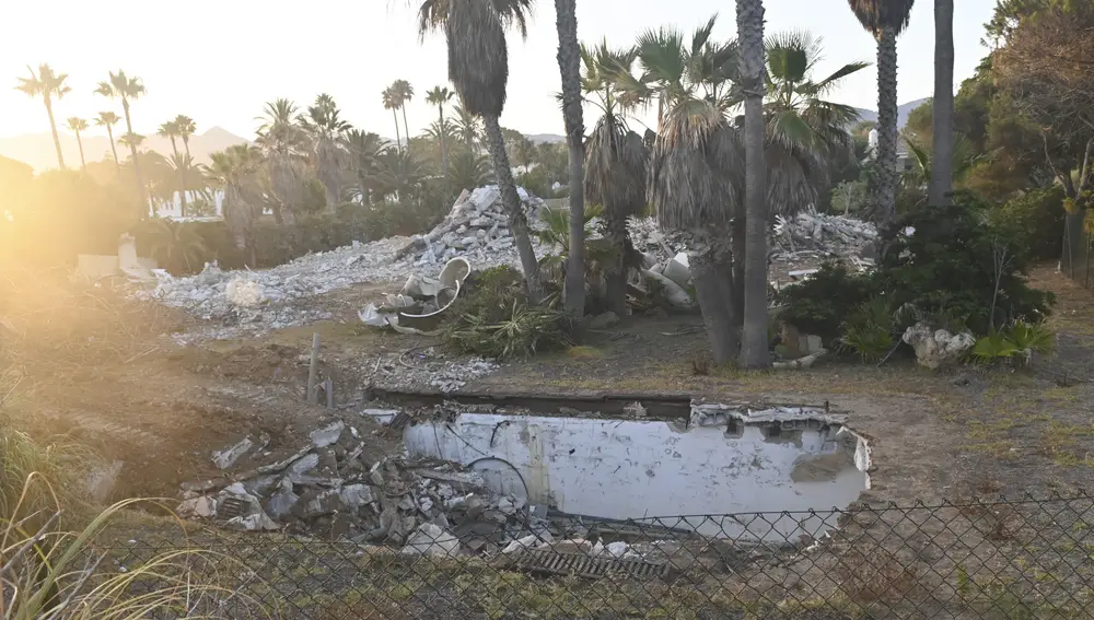 Imagen de la demolición de «La Gaviota», casa de Antonio Banderas