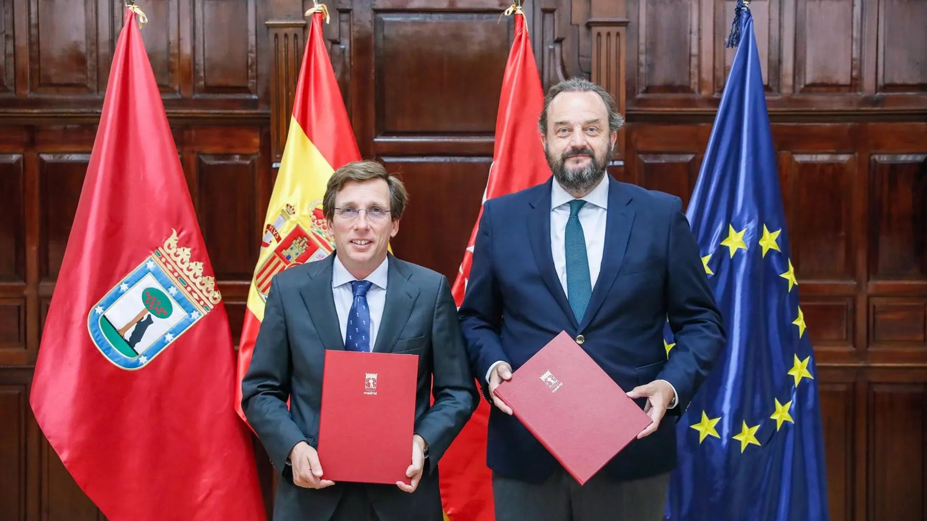El alcalde de Madrid y el director de Espirituosos de España, Bosco Torremocha
