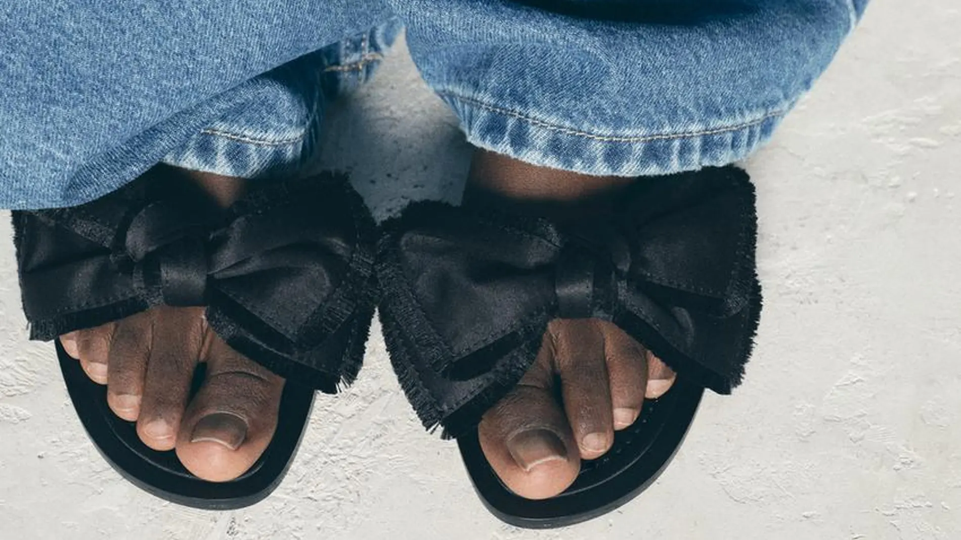 Sandalias planas cómodas y muy versátiles para verano.