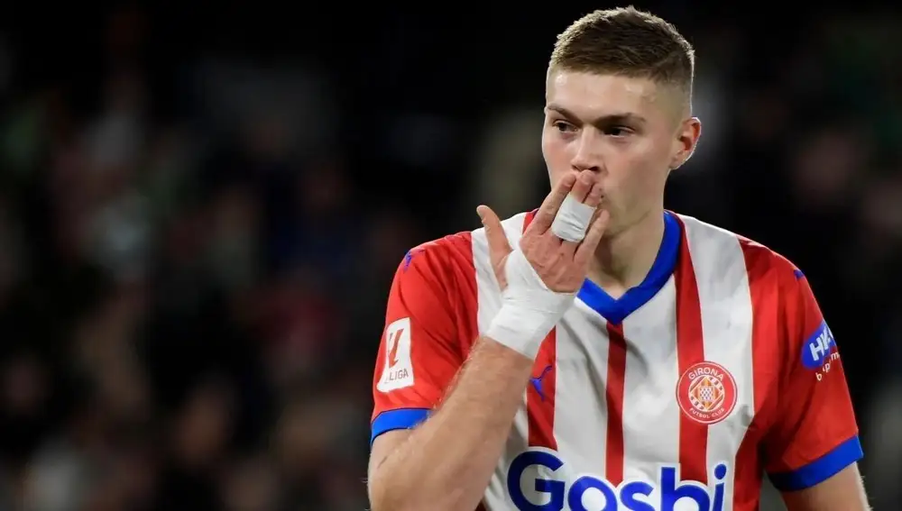Artem Dovyck en un partido frente al Girona CF