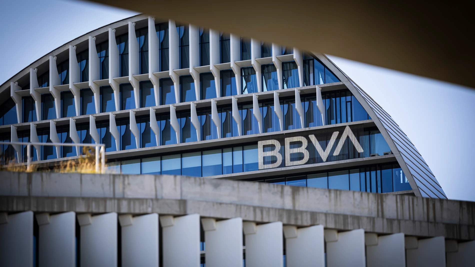 Edificio La Vela, sede del banco BBVA