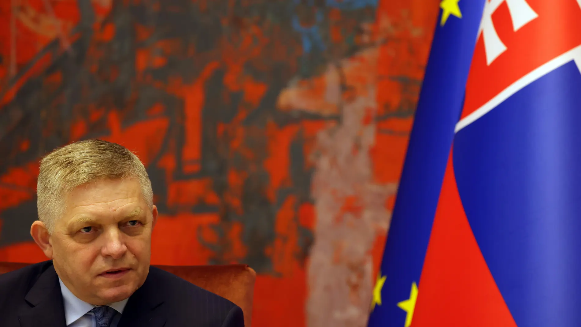 Belgrade (Serbia), 21/11/2024.- Slovak Prime Minister Robert Fico talks with Serbian President Aleksandar Vucic (not pictred) during their meeting in Belgrade, Serbia, 21 November 2024. Prime Minister Fico is on an official visit to Serbia. (Eslovaquia, Belgrado) EFE/EPA/ANDREJ CUKIC