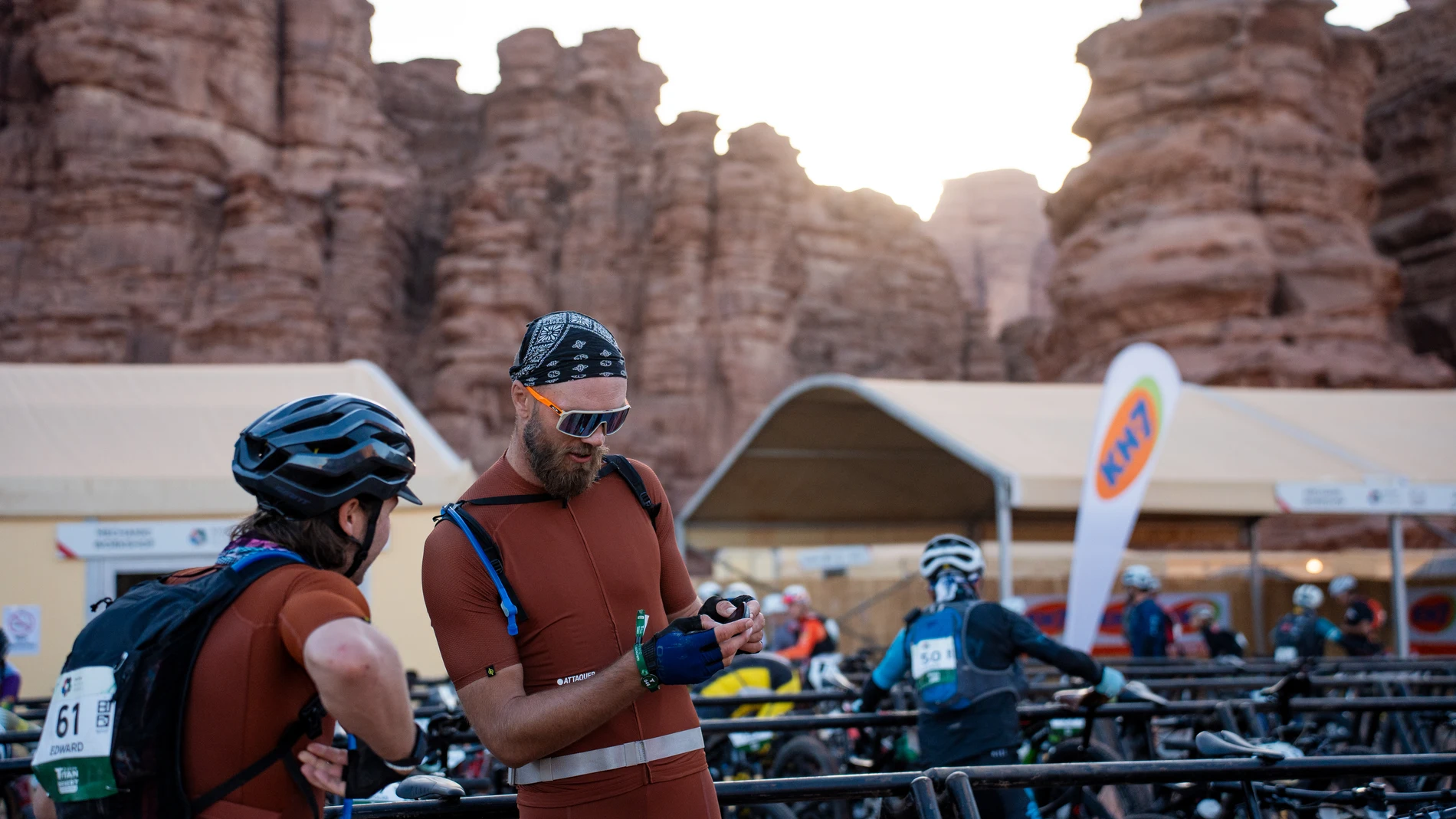 Max Gawn, antes de la salida de una etapa de la Titan Desert