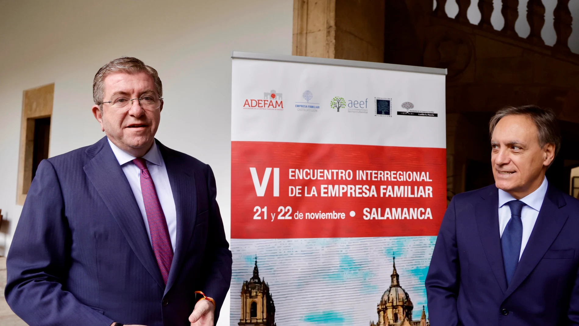 El presidente de Empresa Familiar de Castilla y León, Isidoro Alanís, el alcalde de Salamanca, el alcalde de Salamanca, Carlos García Carbayo, durante el encuentro
