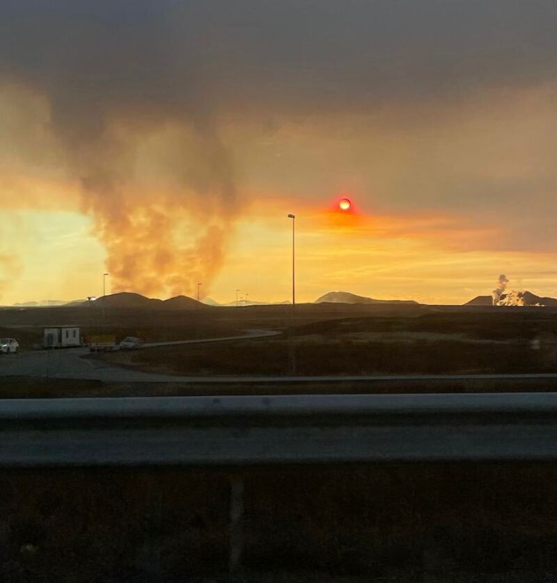 Imagen del volcán al aterrizar el avión