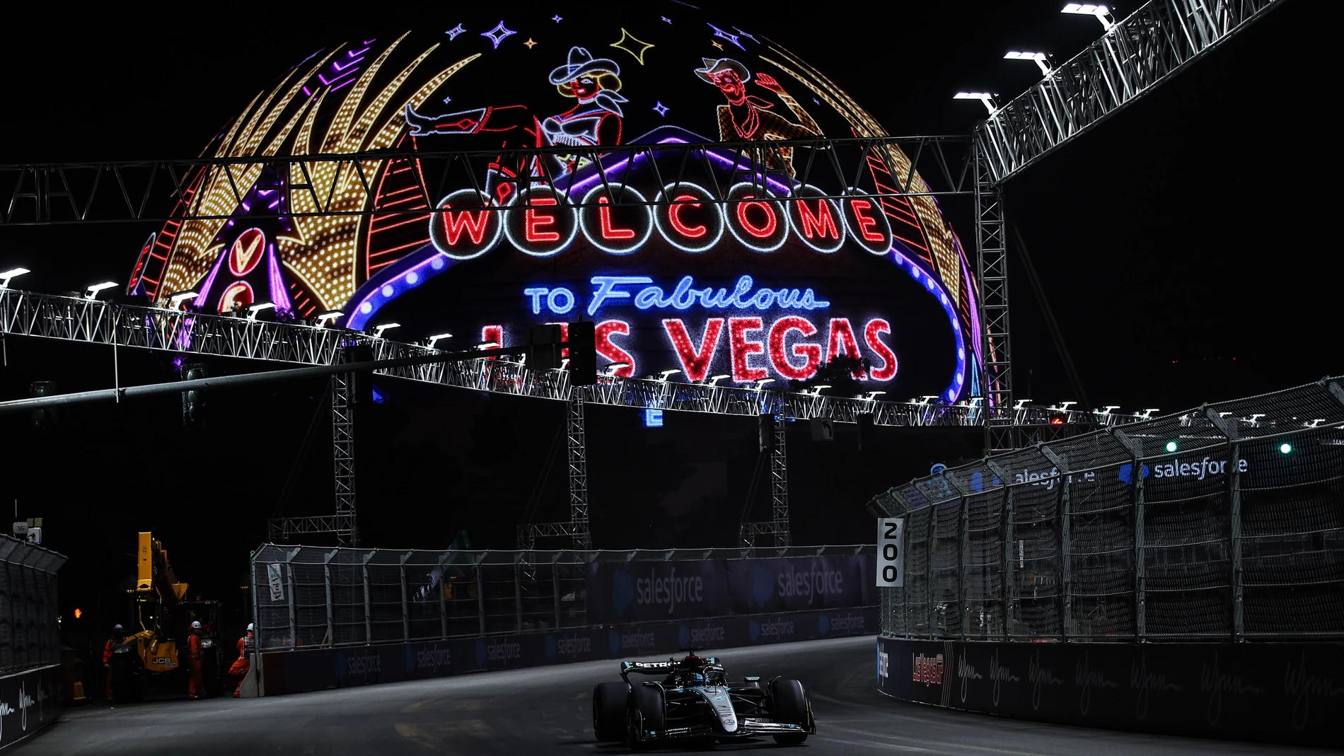 63 RUSSELL George (gbr), Mercedes AMG F1 Team W15, action during the Formula 1 Heineken Silver Las Vegas Grand Prix 2024, 22th round of the 2024 Formula One World Championship from November 21 to 23, 2024 on the Las Vegas Strip Circuit, in Las Vegas, United States of America - Photo Xavi Bonilla / DPPI AFP7 22/11/2024 ONLY FOR USE IN SPAIN
