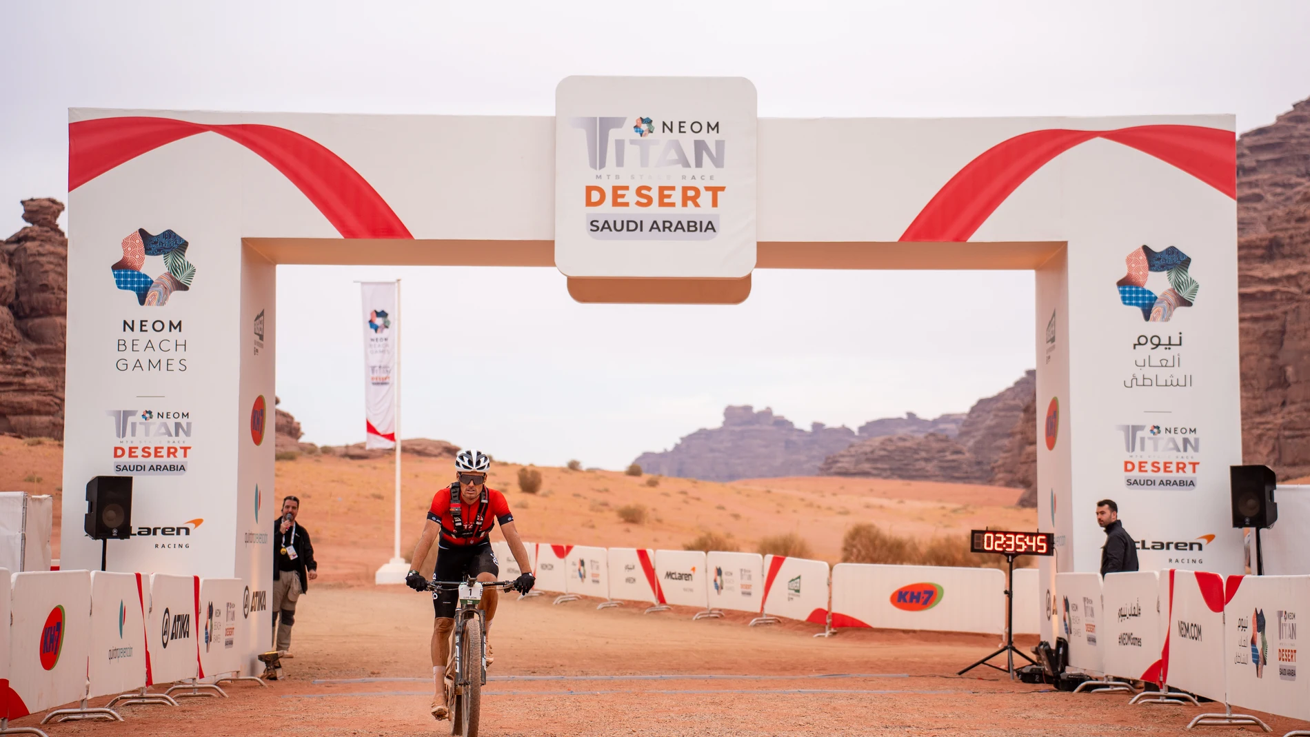 Luis León Sánchez gana su segunda Titan Desert
