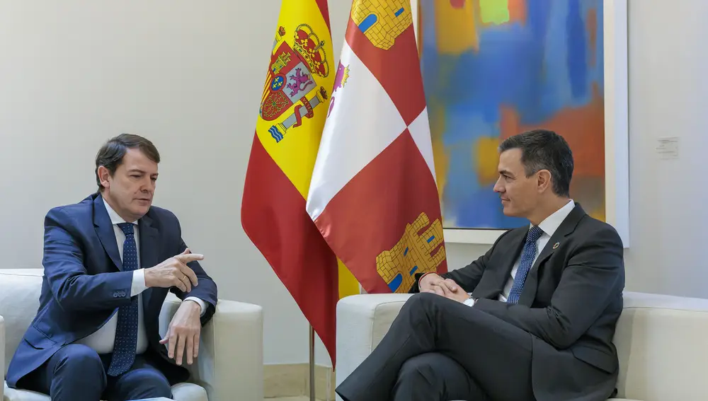 Reunión del presidente de Castilla y León, Alfonso Fernández Mañueco, y el del Gobierno de España, Pedro Sánchez