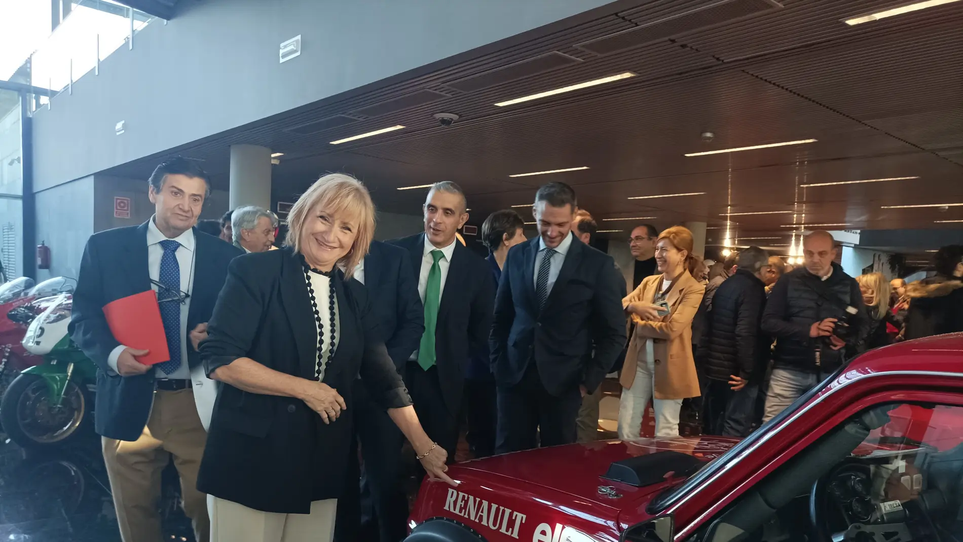 La consejera Leticia García inaugura el X Foro-Exposición del Vehículo Histórico