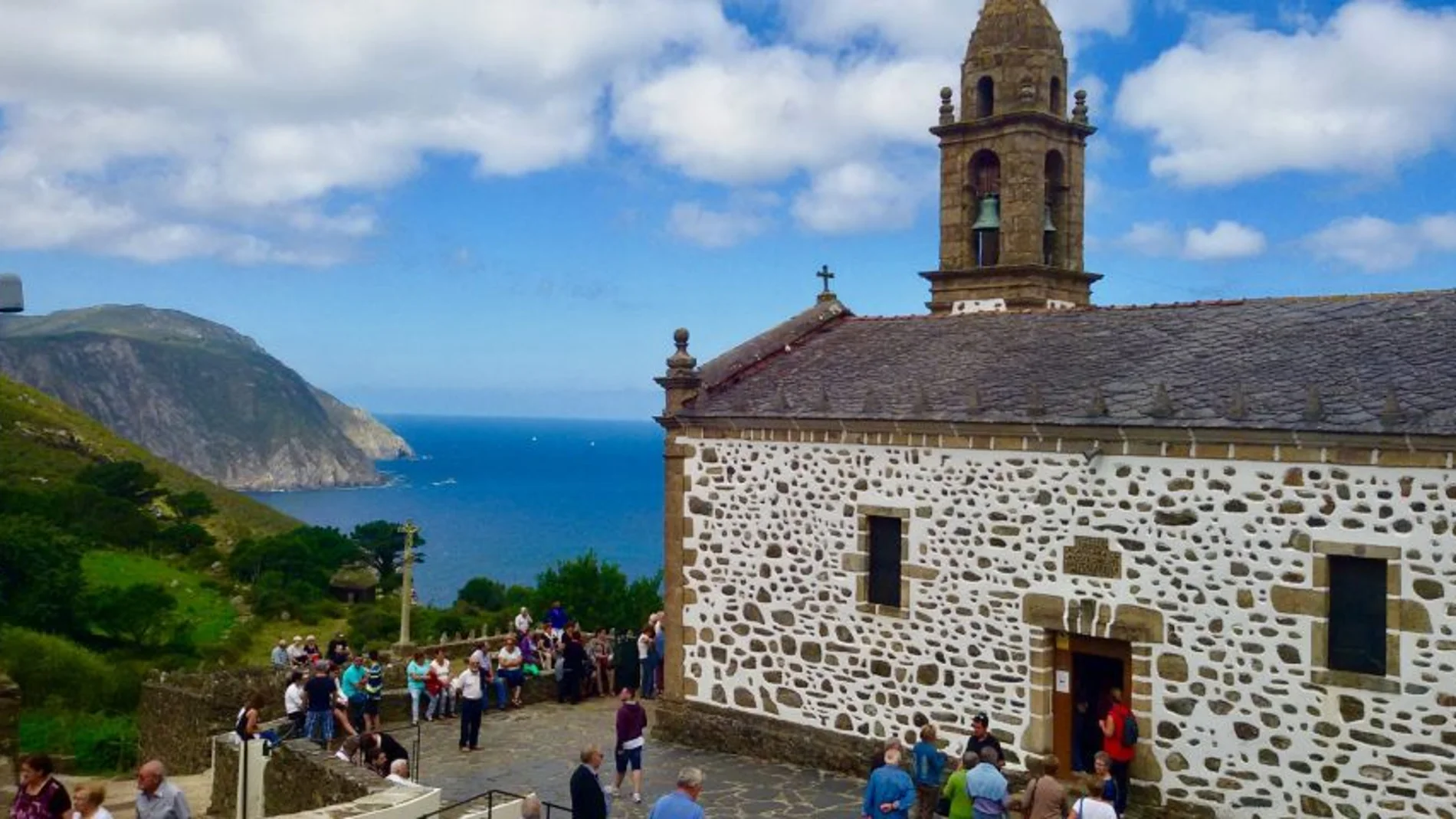 Este es el santuario gallego donde los vivos van de romería y las almas de los muertos de excursión
