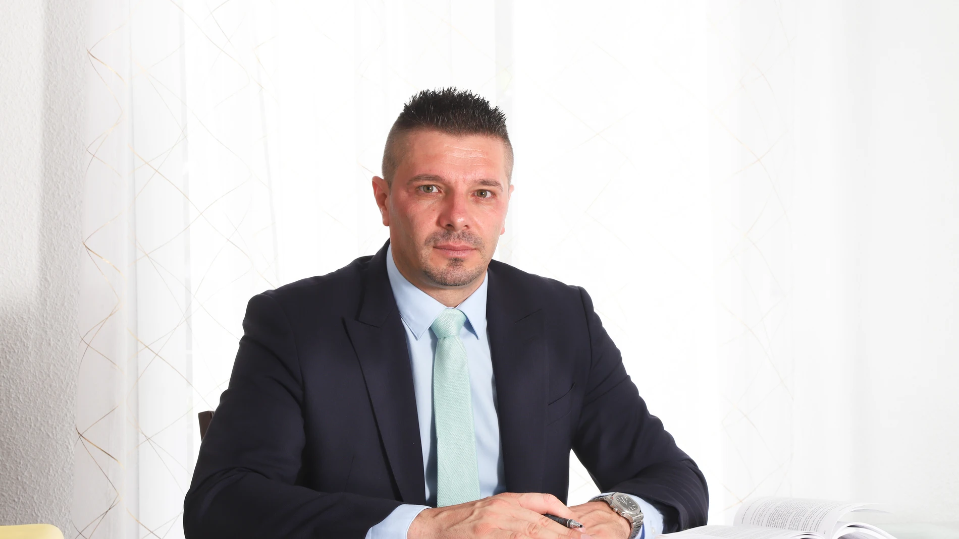 Adrián Marinel Ghita, abogado