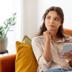 8 señales sutiles de que alguien piensa constantemente en ti según la psicología 