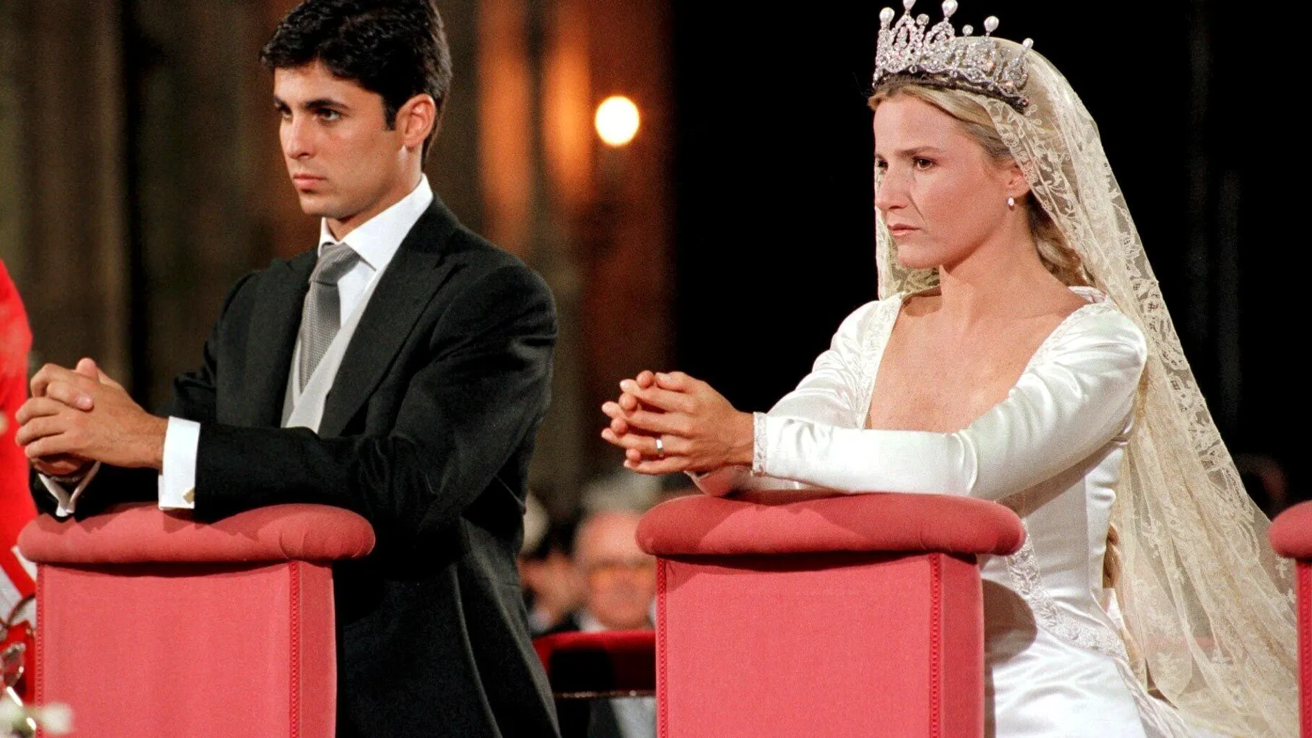 SE-01 Los novios Eugenia Martinez de Irujo y Francisco Rivera, durante un monento de la ceremonia religiosa celebrada esta mañana en la catedral de Sevilla. Efe/Julio Muñoz