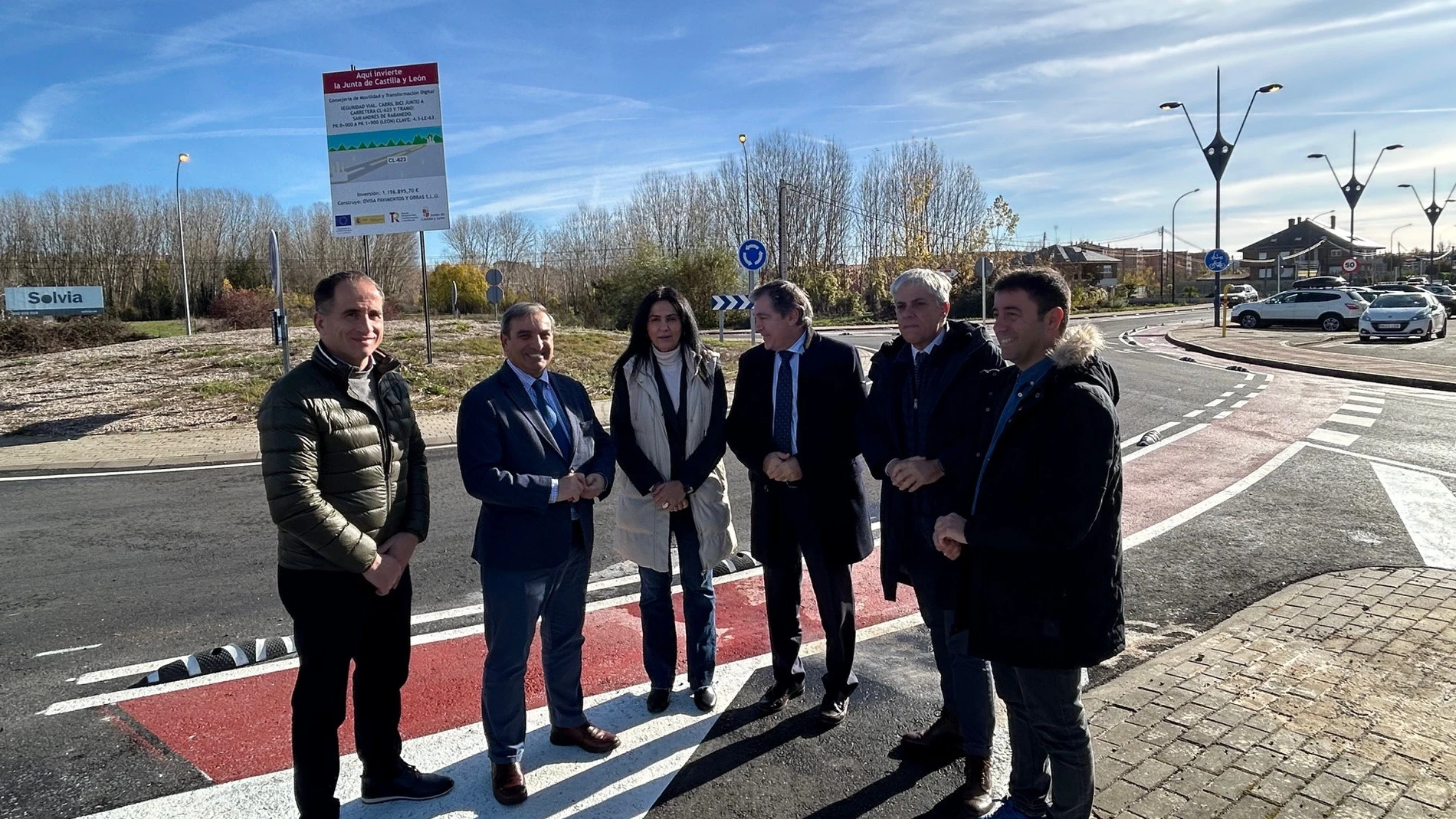 El consejero de Movilidad y Transformación Digital, José Luis Sanz, visita uno de los trampos del carril bici de León