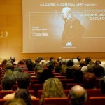 El presidente de las Cortes de Castilla y León, Carlos Pollán, presenta la proyección de la tercera película del ciclo de cine parlamentario, ‘El instante más oscuro’, de Joe Wright.