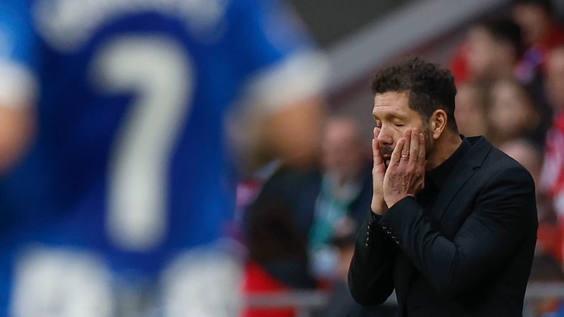 MADRID, 23/11/2024.-El entrenador argentino del Atlético de Madrid Diego Simeone, durante partido de la jornada 14 de LaLiga contra el Alavés en el estadio Riyadh Air Metropolitano en Madrid.-EFE/ Javier Lizón