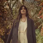 Sara Carbonero con traje dos piezas muy otoñal.