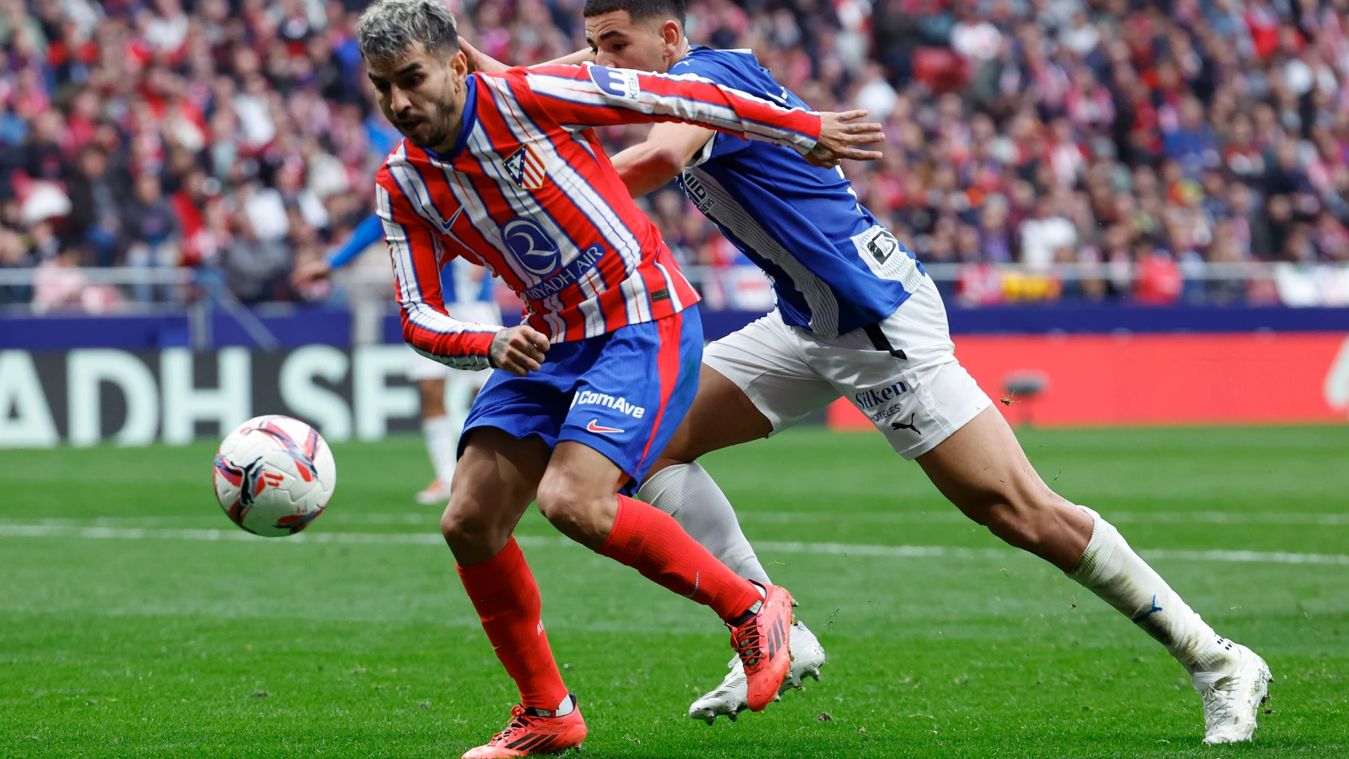 MADRID, 23/11/2024.- Ángel Correa del Atlético de Madrid, durante partido de la jornada 14 de LaLiga contra el Alavés ben el estadio Riyadh Air Metropolitano en Madrid.-EFE/ Javier Lizón