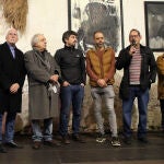 El escritor Luis Mateo Díez asiste a la exposición ‘Luis Mateo Díez en el desván’, que el Instituto Leonés de Cultura presenta en La Panera del monasterio de Santa María de Sandoval