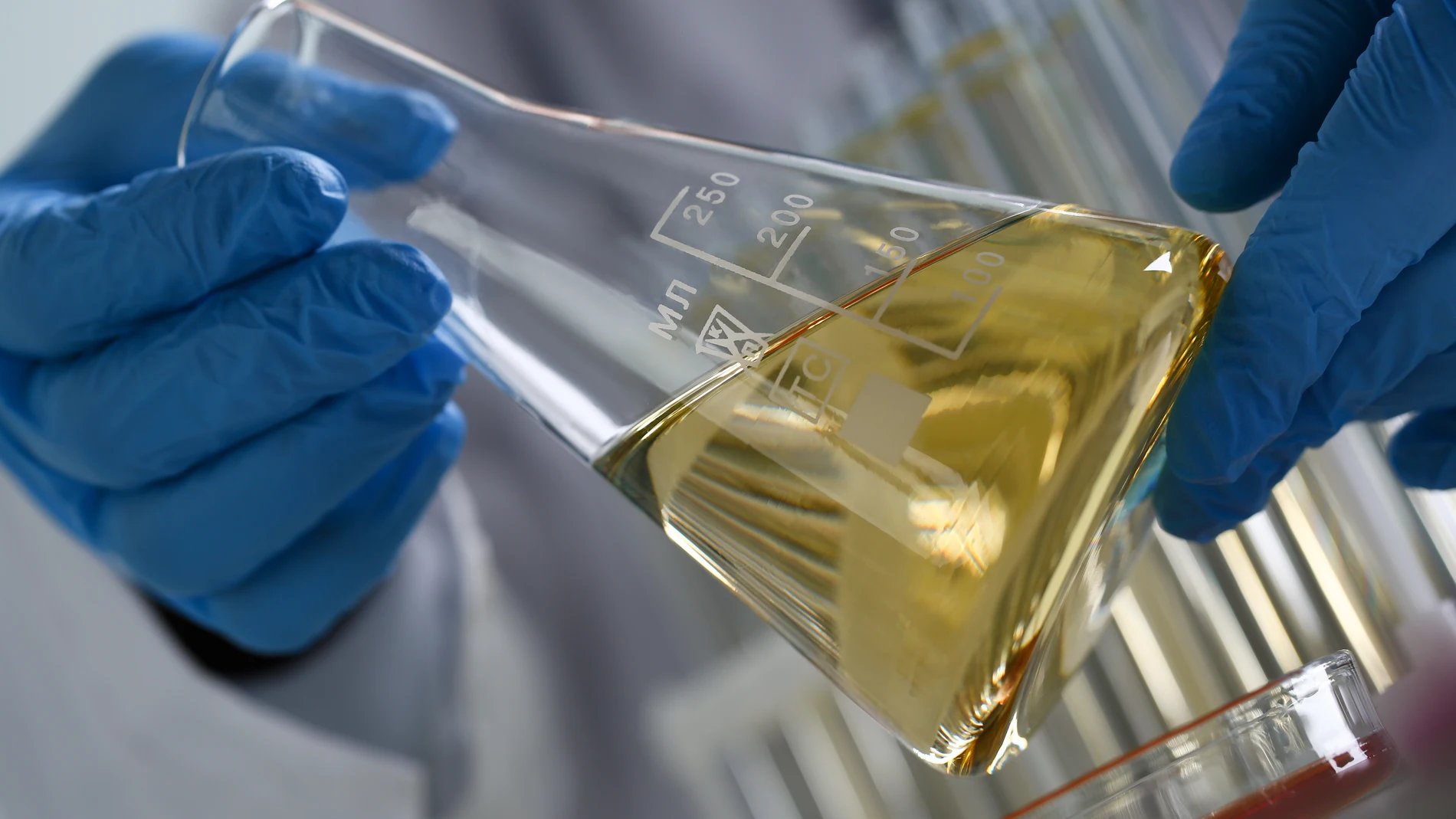 La gestión de aceites industriales usados permite fabricar nuevos lubricantes