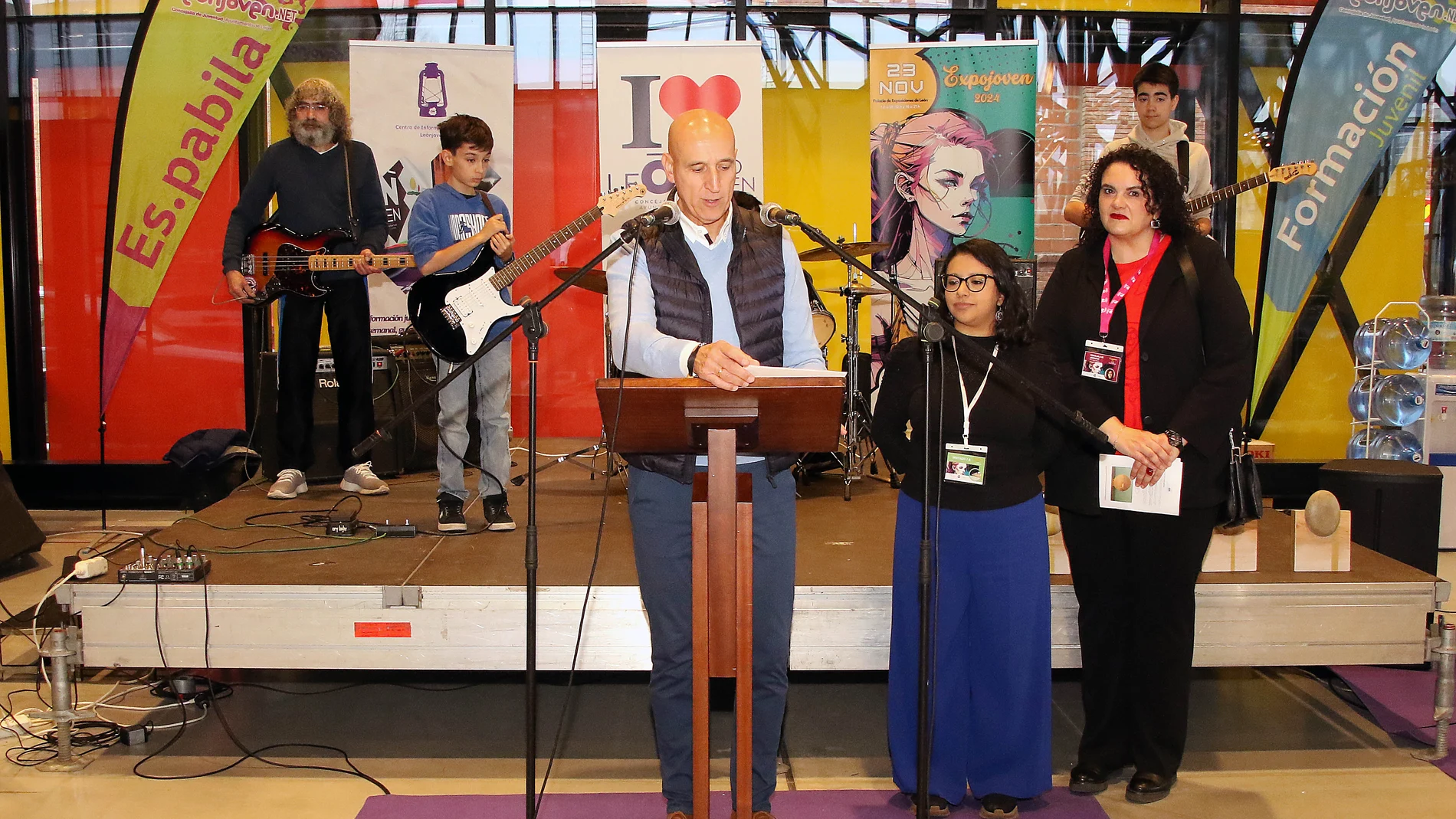 El alcalde de León, José Antonio Diez, inaugura la 34 edición de Expojoven