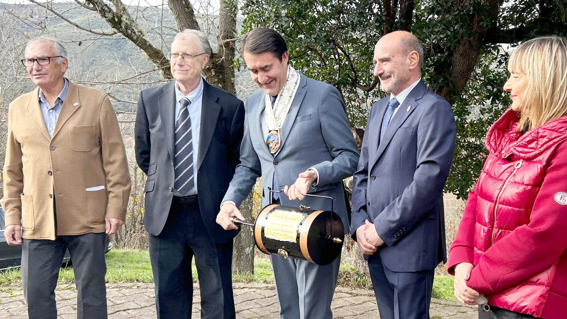 El consejero Juan Carlos Suárez-Quiñones es nombrado Castañero Mayor del Bierzo