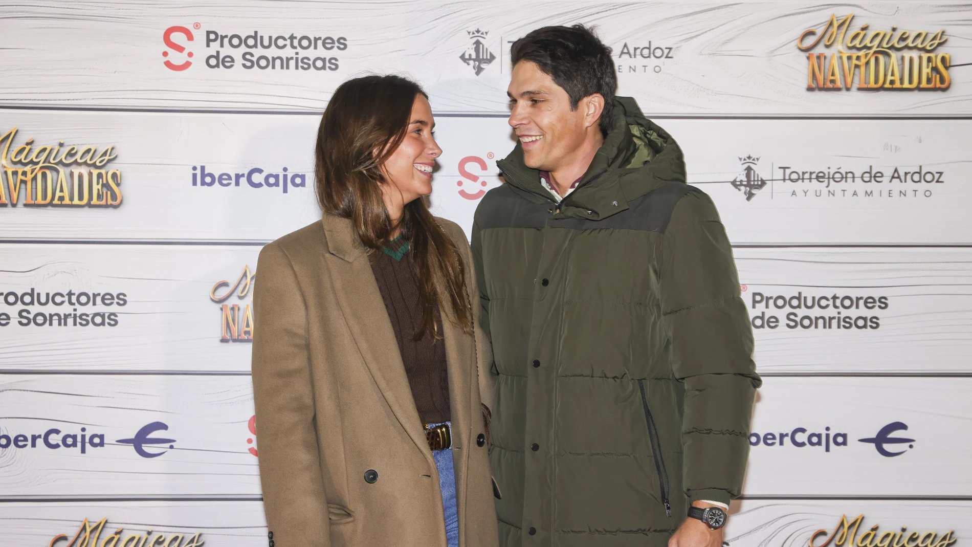 María Pombo y Pablo Castellano en el photocall de unas Mágicas Navidades en Madrid.