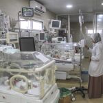 O.Próximo.- El director del hospital gazatí Kamal Adwan denuncia que ha resultado herido por metralla israelí
