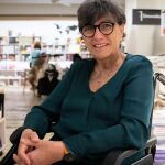 Una imagen de Montse Serrano en la librería +Bernat