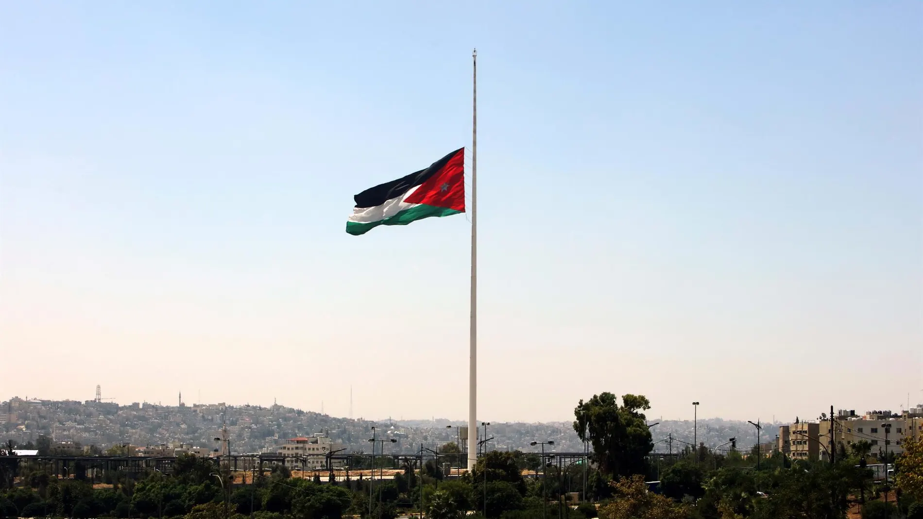 Un tiroteo cerca de la Embajada de Israel en Jordania deja un muerto y tres policías heridos