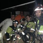 Los bomberos celebran el rescate del perro 